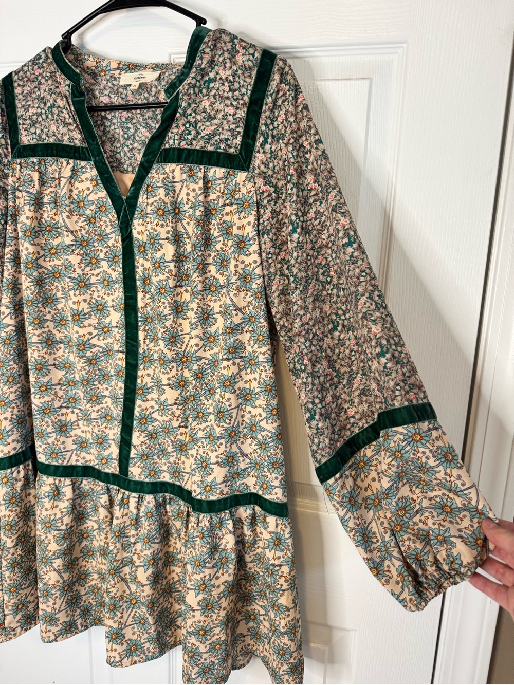 Entro Boho Floral Peasant Dress with Green Velvet Trim - Picture 4 of 6